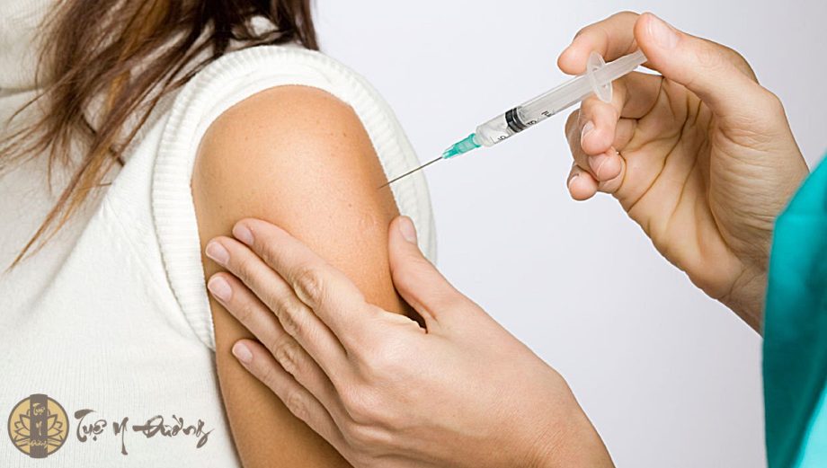 Tiêm vaccine cho mẹ và bé trước khi mắc viêm gan B