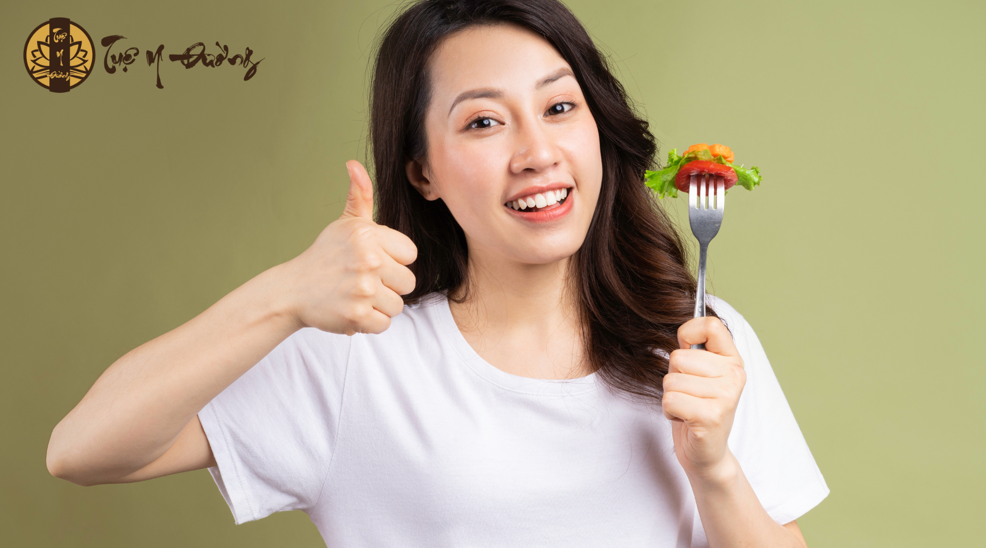 Uống nhiều nước, ăn uống lành mạnh, tăng cường rau xanh, trái cây để phòng ngừa tình trạng mề đay