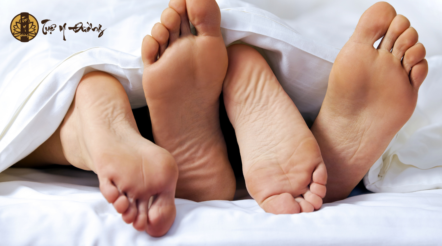 Sùi mào gà lây chuyên chủ yếu qua Quan hệ tình dục không an toàn (âm đạo, hậu môn, đường miệng).