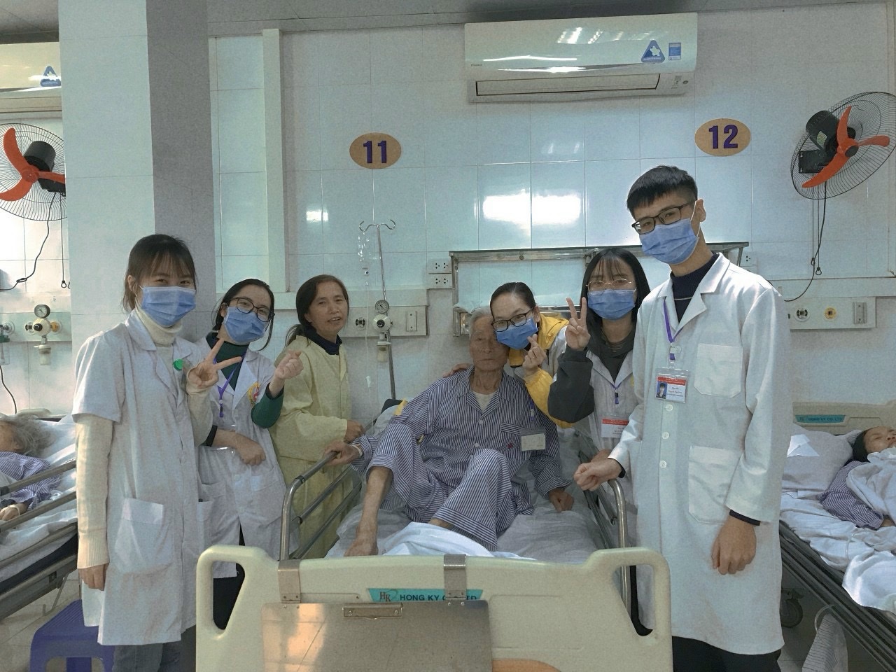 Ngay từ những năm đầu học tập và nghiên cứu chuyên sâu về dược liệu và các phương pháp trị liệu cổ truyền, cô đã cảm nhận được sự đồng điệu đặc biệt với nghề.