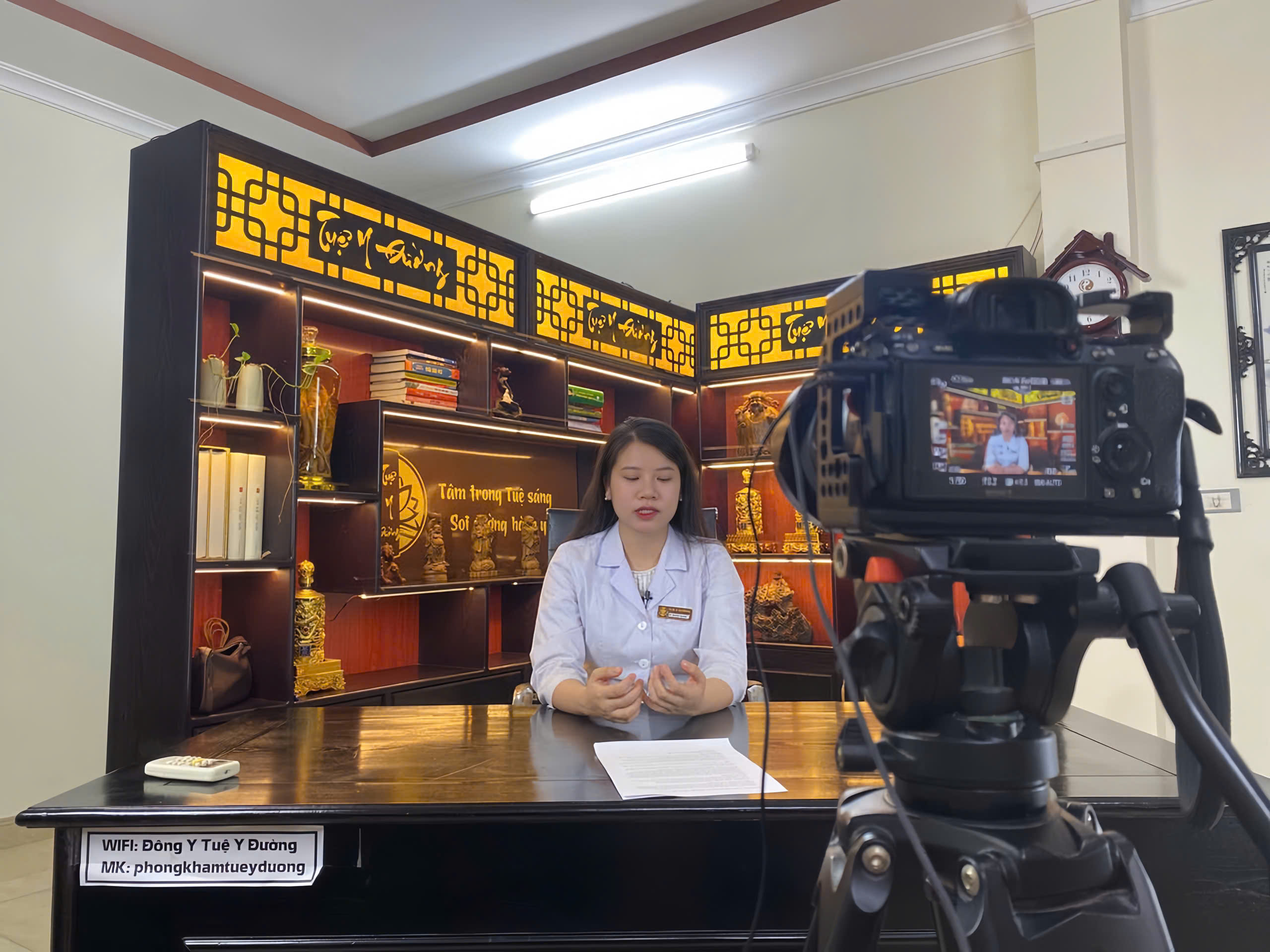 Bác sĩ Đoàn Dung - gương mặt quen thuộc trong các video chia sẻ kiến thứ bệnh lý tại phòng khám Tuệ Y Đường